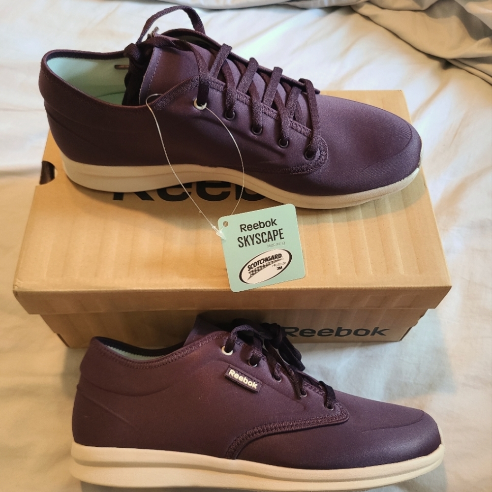 NWT Reebok Skyscrape Chase purple walking sneakers